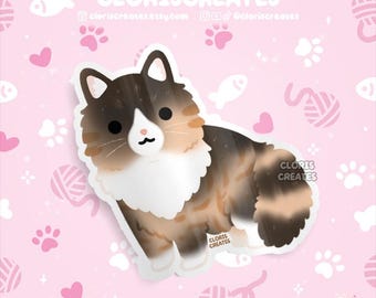 Pode incluir: Um adesivo com uma ilustração de desenho animado de um gato calico com pêlo castanho, branco e laranja. O gato está sentado com a cabeça virada para a esquerda. O fundo é rosa com pegadas brancas e outros desenhos com tema de gato.