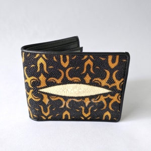 Echte portemonnee van pijlstaartroghuid nieuw batikmotief zwart goud Ney year cadeau handgemaakt