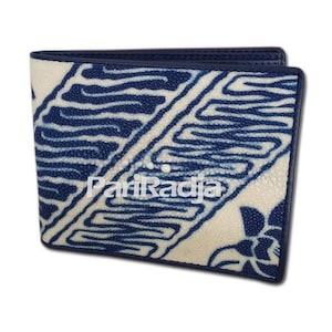 Men&#39;s Wallet Made of Genuine Stingray Leather with Blue Parang Batik Motif Handmade Gift
