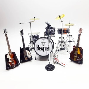 Miniatuurdrumset Super Star + 3 gitaren en microfoonhandtekening voor 1/12 kerst- en nieuwjaarscadeau weergeven