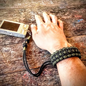 Camera wrist strap, handmade camera strap, color green and black. Metal carabiner and skull bead.