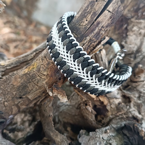 Paracord bracelet, best bracelet, best paracord, gift bracelet, gift paracord, gift for him, handmade jewelry, handmade bracelet.