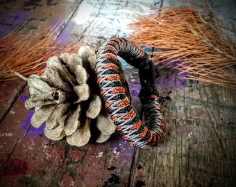Bracciale con croce rigida in acciaio e caucciù | Myriam