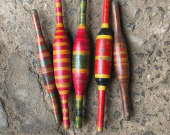 Set di 5 mattarelli indiani antichi per chapati, in legno dipinto, stile Belan, decorazione primitiva per la cucina.