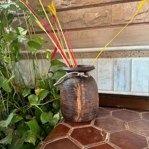 Hölzerner Pflanzer, handgemachter hölzerner Wandbehang und Hauptdekortopf, Weinlese Water Storge traditioneller dekorativer Gartentopf, Juteseil-hängender Topf