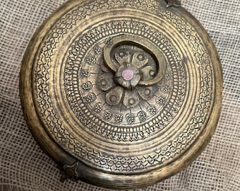 Fiambrera vintage de latón, recipiente redondo para roti grande tallado a mano, fiambrera de latón antiguo para comida india, decoración del hogar, fiambrera para pan plano