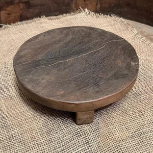 Rustikaler alter Chaklota Holzbrettchen Vintage Holzbrett, indisch handgearbeiteter antiker antiker Mehrzweckkerzenständer, Pflanzgefäß, Schneidebrett