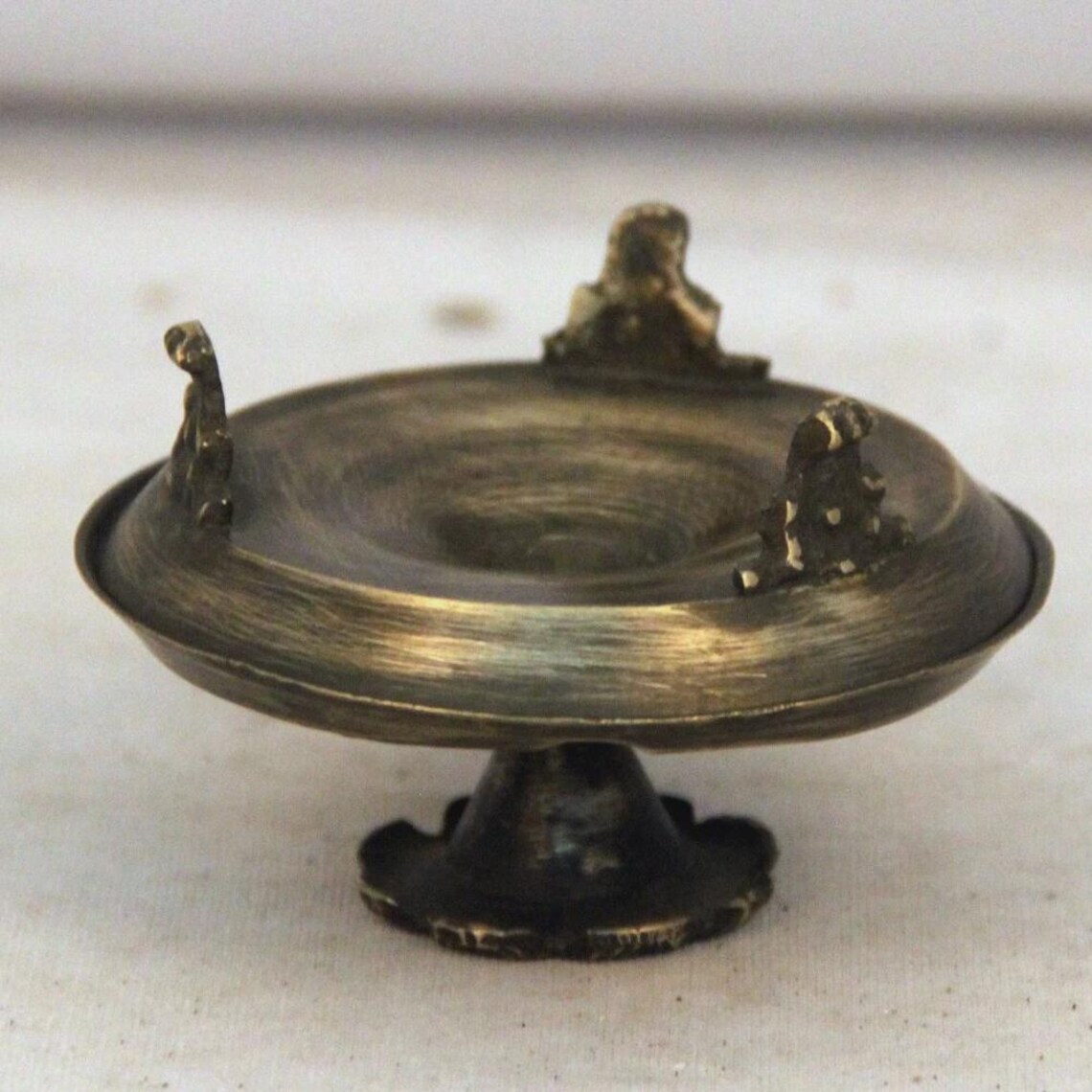 17th Vintage Old Brass Hand Carving Work Tobacco Mughal Cigarettes Ashtray, photo 2 of 5