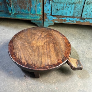 Rustikaler alter Chaklota Holzbrettchen Vintage Holzbrett, indisch handgearbeiteter antiker antiker Mehrzweckkerzenständer, Pflanzgefäß, Schneidebrett