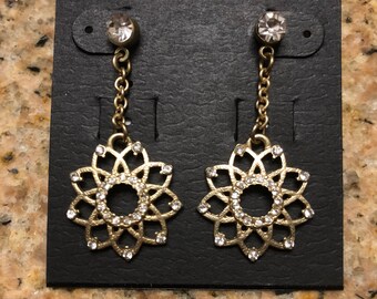 Flower drop earrings