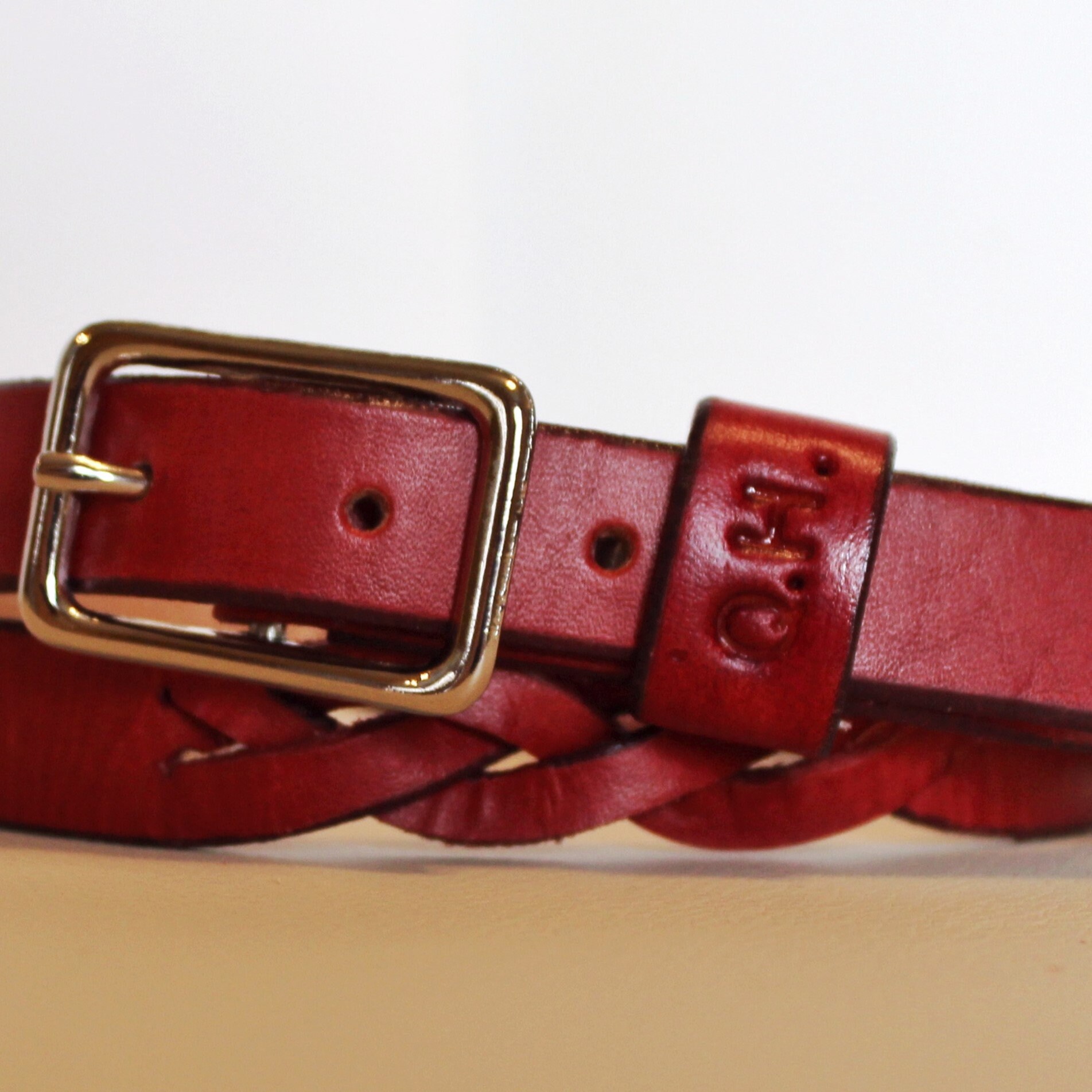 Rode leren riem met zilveren gesp, Galentine cadeaus voor vriend, gevlochten riem voor vrouwen, dunne riem gepersonaliseerd, aangepast verjaardagscadeau voor moeder