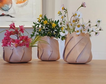 Petits vases pour fleurs, vase en cuir naturel fait main, cadeau déco nature pour elle, vase de style scandinave, cadeau de pendaison de crémaillère pour femme