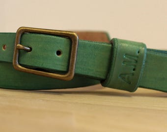 Handgemaakte leren riem in saliegroene kleur, lederen cadeau voor haar, dunne riem voor jurk, gevlochten riem gepersonaliseerd, verjaardagscadeau voor vrouw,