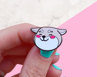 Spilla smaltata rigida con Shiba Inu bianco – Spilla da bavero Kawaii con cane giapponese | Regalo carino per gli amanti dei cani e degli anime