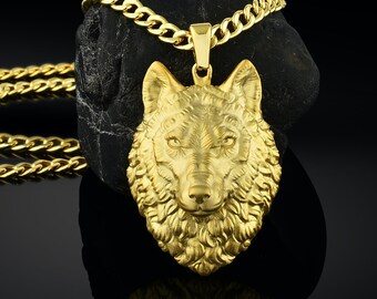 solid gold wolf pendant