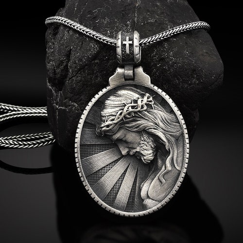 Sterling Silver Jesus Face Medallion Pendant - Round Cuban Link Frame, 0.97 Inch Diameter - View #5