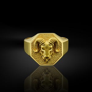 Pinky ram men gold ring, 14k gold signet ram ring, 18k gold zodiac ram head men ring, Aries men rings, 14K animal style wedding gold jewelry