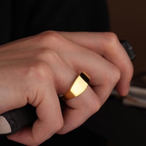 Modern mens signet ring in 18k gold, Sleek signet ring for men, 14k gold mens fashion ring for boyfriend, Unique gold ring, Anniversary gift