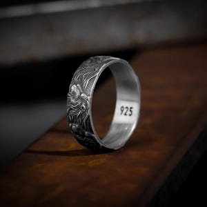 Maned lions mural engraved textured men band ring,925 sterling silver zodiac wedding man rings, Handmade unusual leo promise ring, Cool band