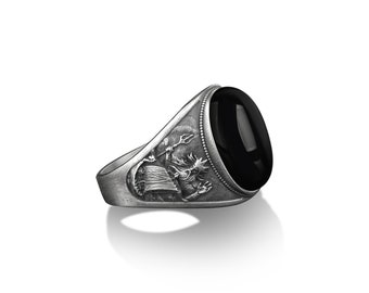 Black onyx ring in 925 sterling silver with Neptune and sailors motif, Roman god of the seas engraved unique signet men ring, Onyx men ring