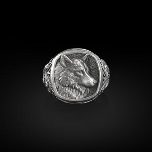 Lone Wolf Square Signet Ring, Silver Wolf Head Ring, Signet Ring for Men, Pinky Rings for Women, Wolf Lover Gifts, Engagement Ornament