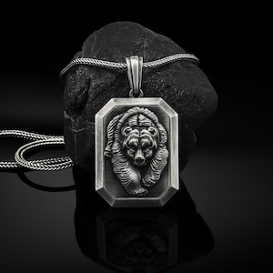 Skandinaviskt personligt björnhalsband för män, silvermedaljong med reliefbjörn, silverhalsband med vikingabjörn och vildbjörn för män, halsband med gåva till make