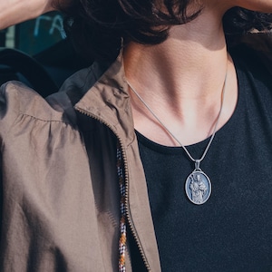 Collana con medaglia di Gesù Buon Pastore in argento, collana religiosa personalizzata per cattolici, regalo per uomini cristiani