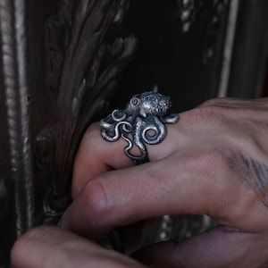 Anello da uomo in argento sterling fatto a mano con polpo, anello da motociclista animale polpo, gioielli da uomo in argento con animali polpo, anello gotico con animali marini, anello per uomo