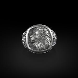 Maned Lion Pinky Ring, Square Signet for Ring Men, Sterling Silver Signet Ring for Women, Astrology Gift, Leo Zodiac Signet Ring