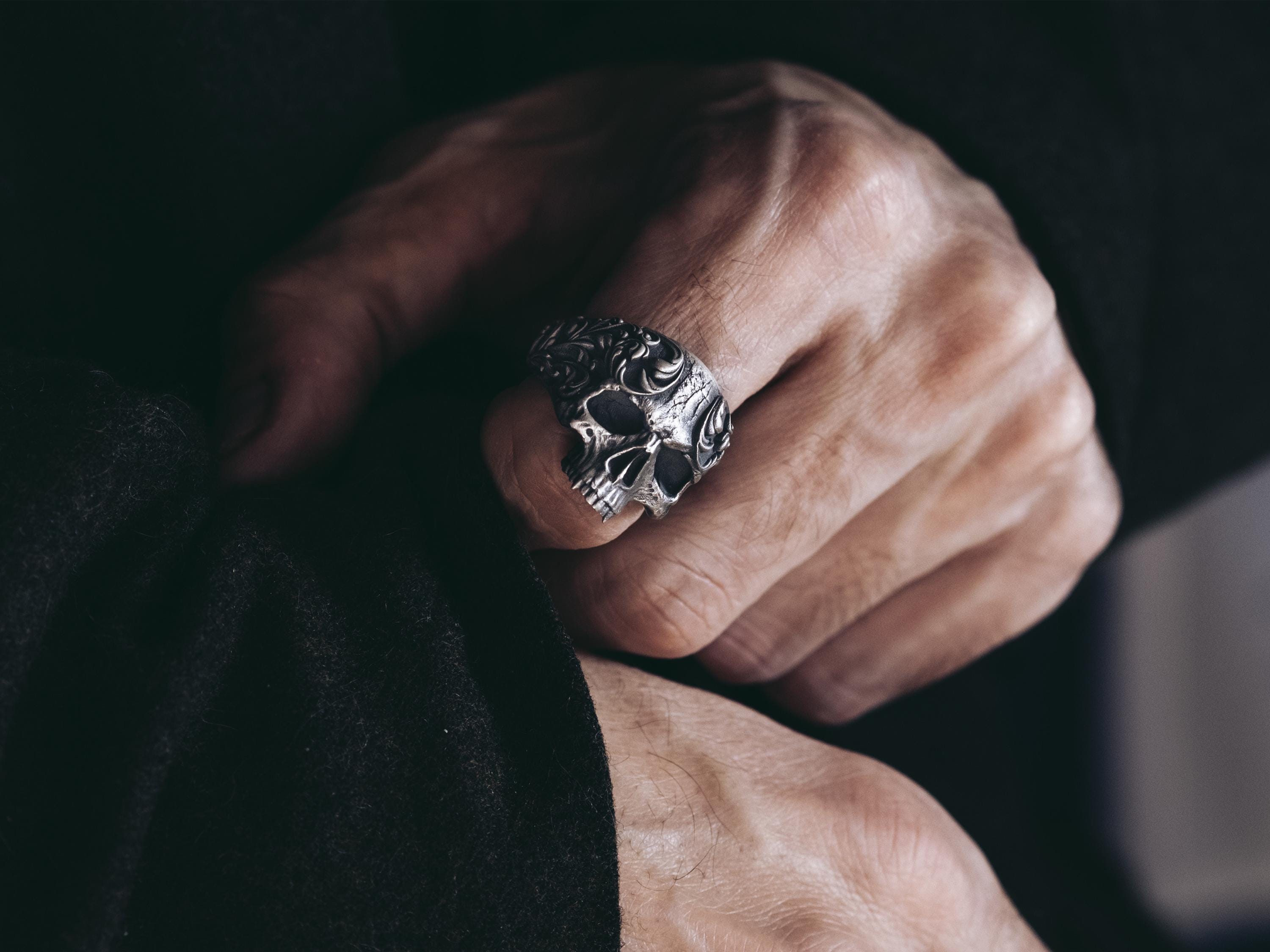 Leaf Motifs on Side Skull Silver Ring, Sterling Silver