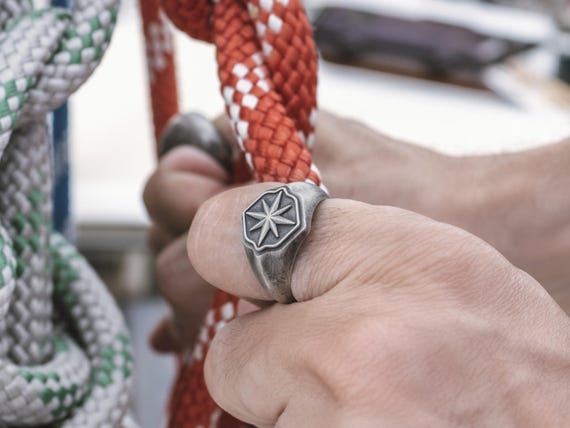 Chevaliere homme en argent sterling fait main boussole bijoux homme boussole en argent bague marin bague voyageur argent gravee bague minimaliste Etsy France
