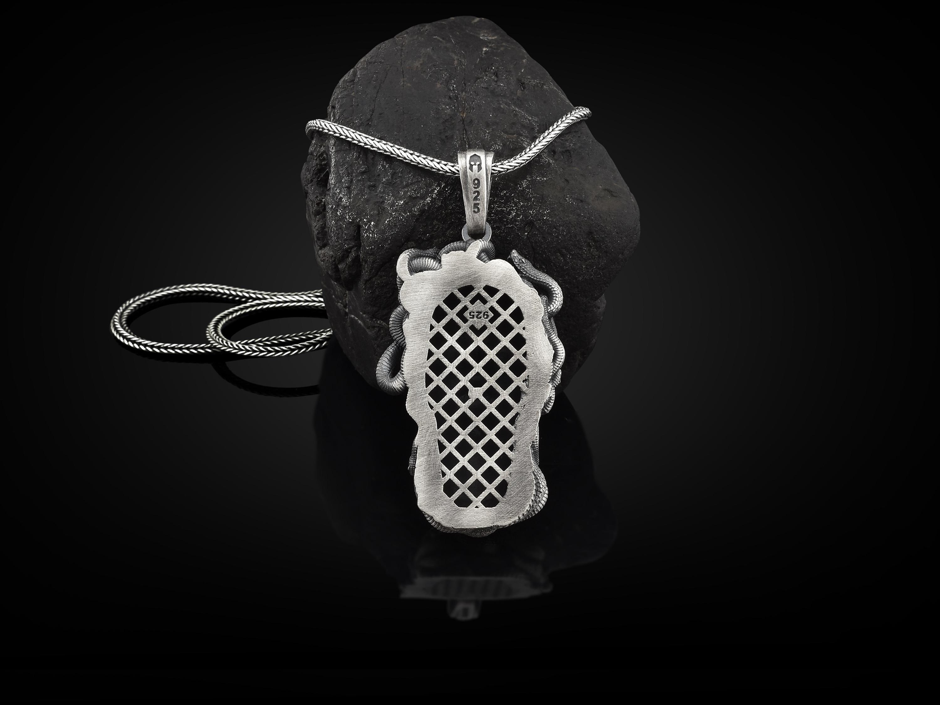 GTHIC Ciondolo Medusa Gorgone Serpente Serpente Mitologia greca Ciondolo con catena Regalo di gioielli in acciaio inossidabile con catena da 60 cm
