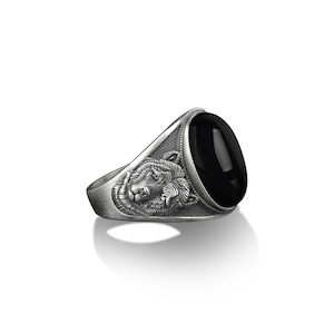 Grizzly bear head with onyx gemstone signet silver ring for men, Sterling silver onyx ring, Animal lover gift, Viking bear onyx man rings