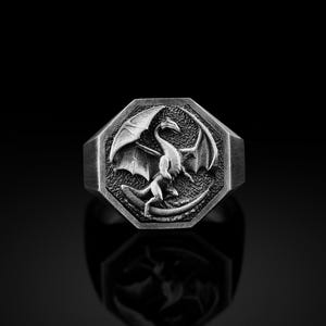 Anello da uomo con sigillo a forma di drago in argento 925 ossidato, anello da uomo con drago nuziale, anello da uomo Boho con drago alato, anelli da regalo fatti a mano in argento sterling da uomo