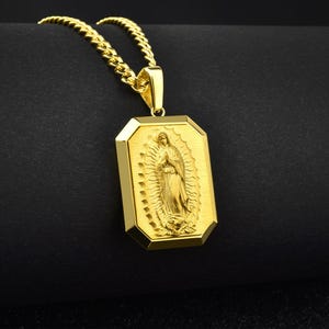 Collar personalizado de oro de 14k con la Virgen María de Guadalupe, collar con dije personalizado de oro de 21k con la Virgen de Guadalupe, regalos cristianos de oro para hombres