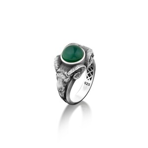 Zodiac sign aries green jade handmade men ring in sterling silver. 925 silver ram ring with green agate, Kind animal ring with agate for men
