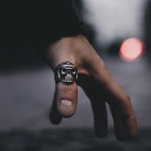 Skull wearing Motorcycle Helmet Biker Ring for Men in Sterling Silver, Skull Cross Gothic Ring, Skull & Cross Silver Jewelry, Ring for Men