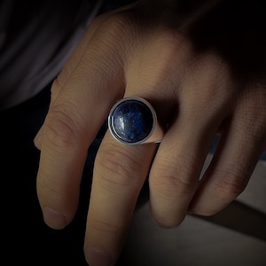 Large blue lapis wolf paw minimalist ring for men, Lapis lazuli ring with wide band for men in sterling silver, Engraved lapis handmade ring