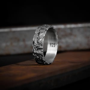 Handgefertigter Unikatring in Sterlingsilber, oxidierter Herrenring für Männer, Unikatring in Sterlingsilber