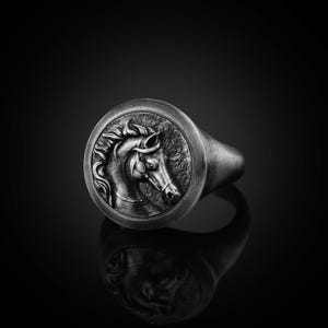 Mens Silver Horse Ring, Signet Horse Head Ring, Mens Animal Silver Jewelry, Oxidized Silver Men Ring, Horse Head Ring, Men Silver Gift Ring