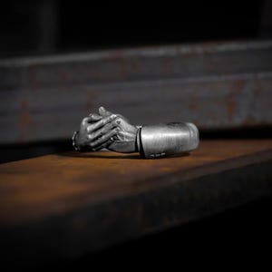 Minimalist style hug hands and women hugging finger silver ring, Hugging love finger silver wedding band, Wedding jewelry for men or women