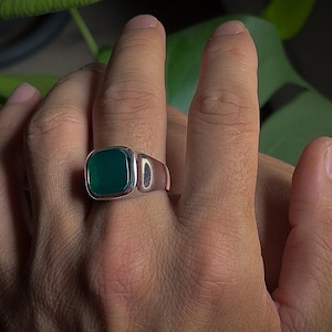 925 sterling silver ring with flat top cushion cut green agate, Plain signet mens ring with green jade, Minimalist ring with gemstone agate