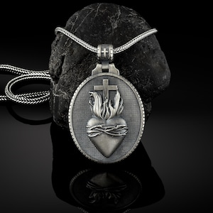 Collar de plata del Sagrado Corazón, collar de hombres de plata, colgante cristiano de plata de ley, amuleto de hombres religiosos, amuleto cristiano de plata oxidada