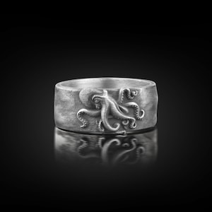 Octopus Oxidized Silver Mens Ring, Sterling Silver Animal Ring For Boyfriend, Octopus Jewelry, Fantasy Mens Wedding Ring, Designer Ring