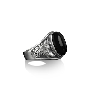 Howling wolf silver men&#39;s ring, Black onyx signet man ring, Wild wolf men ring, Silver onyx wolf men&#39;s ring, Husband silver onyx gift rings