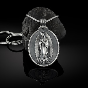Zilveren Maagd Maria Guadalupe mannen ketting, heilige moeder medaillon, ketting Onze-Lieve-Vrouw van Guadalupe, Guadalupe zilveren bedel, katholieke ketting