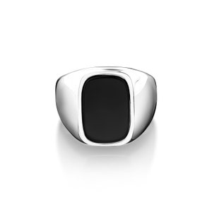 Effen ring van 925 sterling zilver met rechthoekige zwarte onyx. Statement herenmodering met platte zwarte edelsteen erop