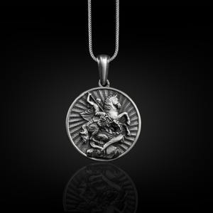 Collar de San Jorge para hombres en plata de ley, colgante personalizado de San Jorge, collar de fe de plata oxidada para papá, regalo de plata para hombres