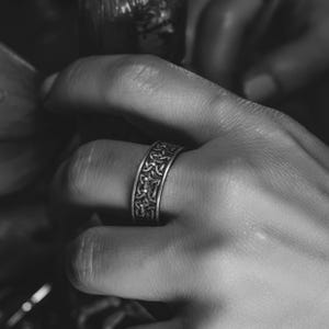 Keltisch teken handgemaakte sterlingzilveren heren bandring, Trinity Knot trouwring, stapelbare mythologiering, jubileumring, verlovingsring