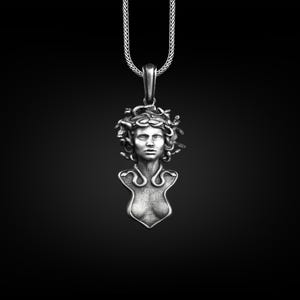 Colar Gorgon Medusa em prata esterlina, colar de deusa da mitologia grega para ela, colar gótico de serpente para mamãe, colar de fantasia de cobra